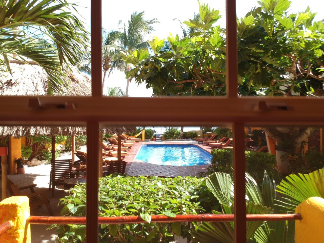 Seaside Cabanas Hotel Caye Corker Exterior photo