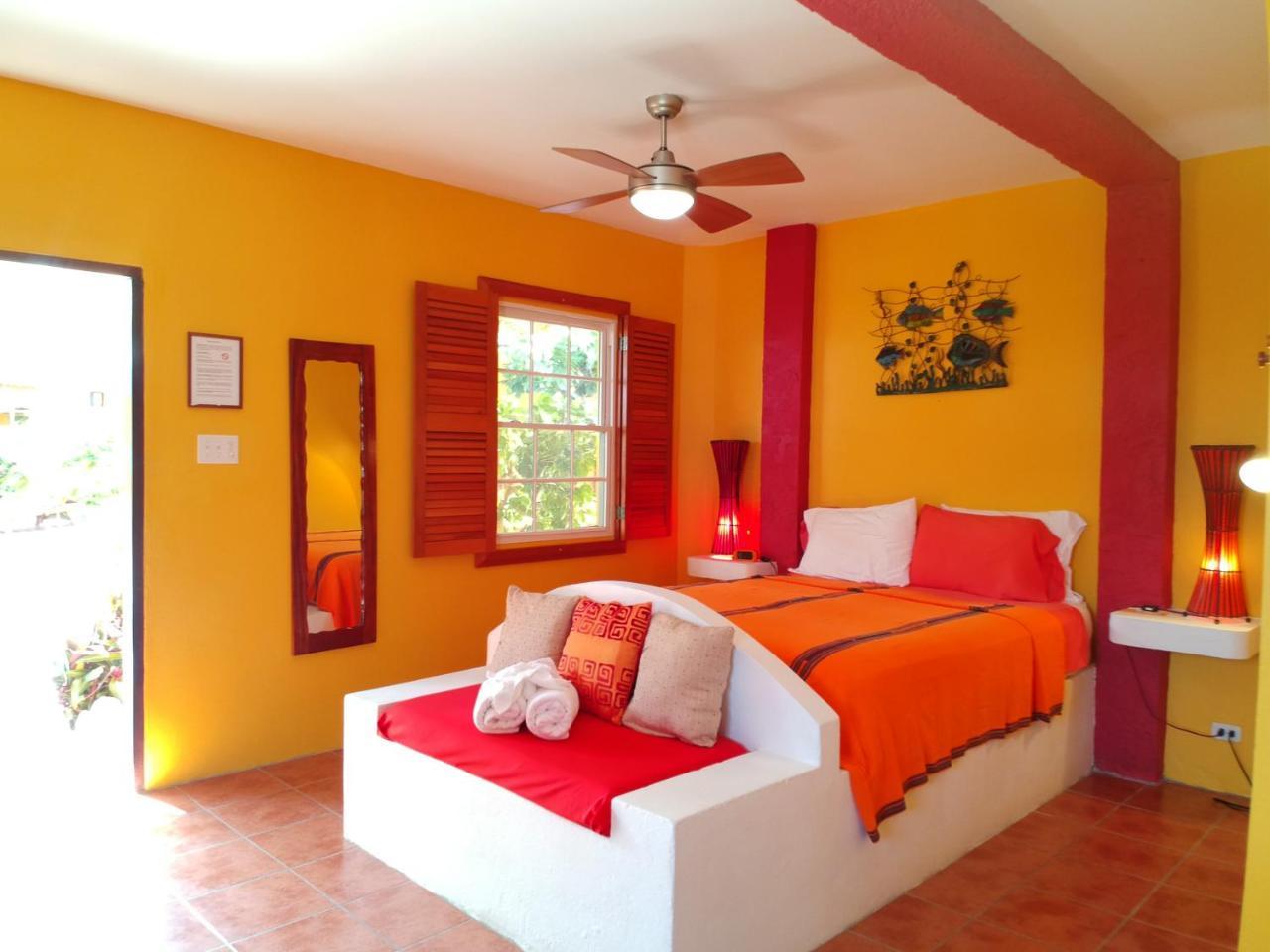 Seaside Cabanas Hotel Caye Corker Exterior photo