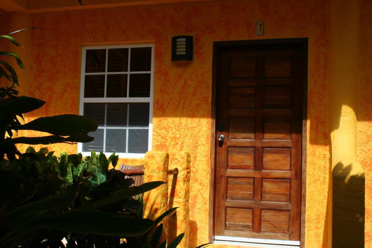 Seaside Cabanas Hotel Caye Corker Exterior photo