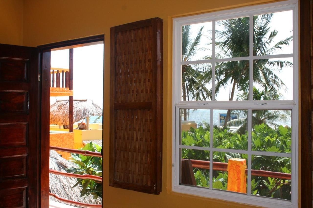 Seaside Cabanas Hotel Caye Corker Exterior photo